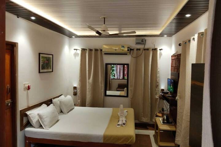 Room 2 of 26