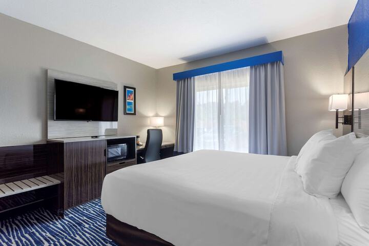 Standard | King Bed (6 of 14)