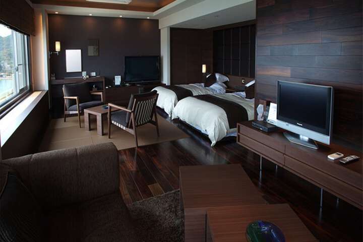 Room 10 of 85