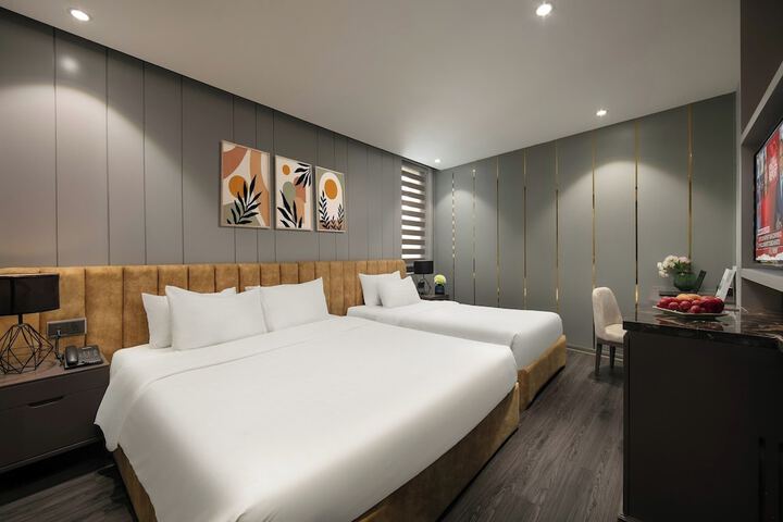 Room 7 of 32