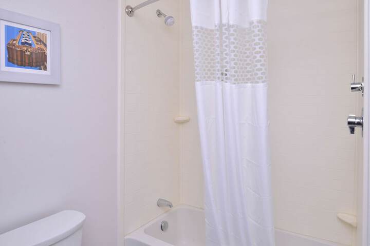 2 Queen Beds Mobility Accessible with Tub (3 of 16)