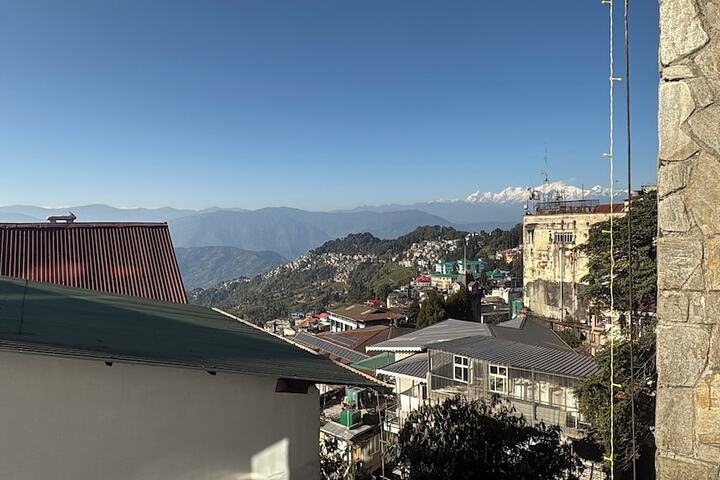 Darjeeling Hotel Dolma Golden