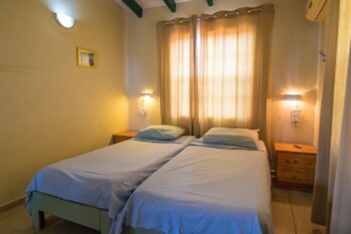 Room 6 of 11