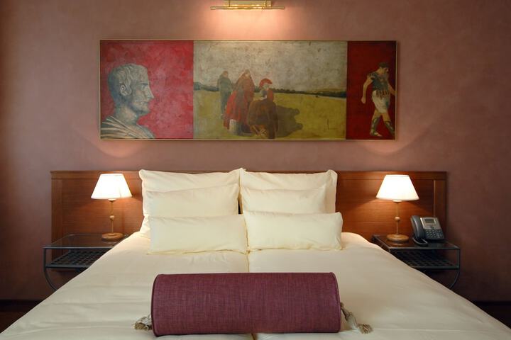 Room 5 of 66