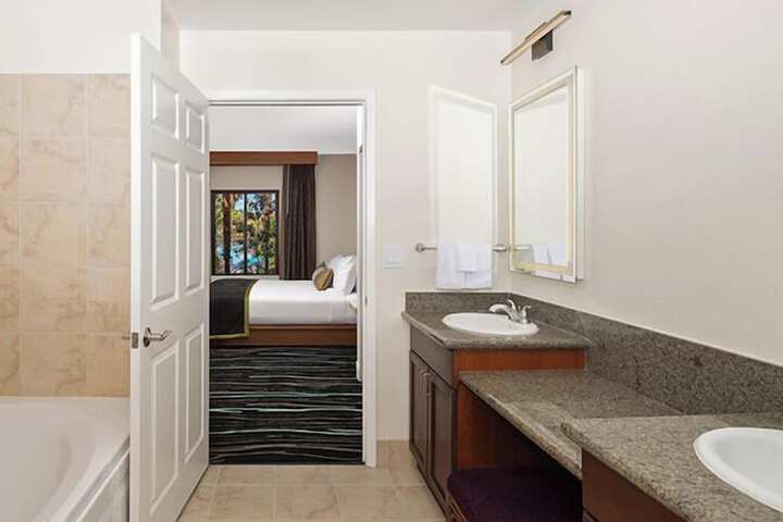 Room 19 of 39