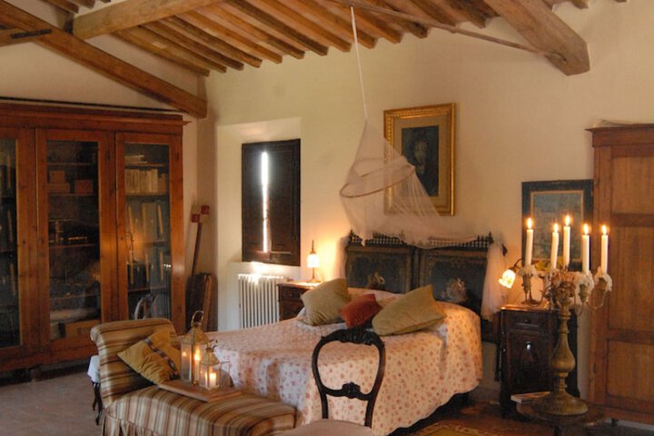 Room 7 of 32