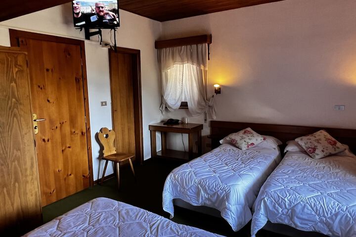 Room 8 of 65
