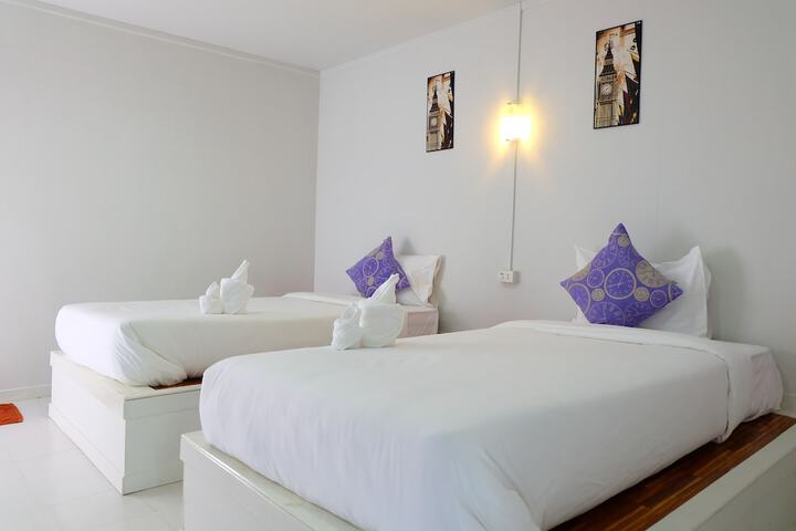 Room 4 of 34