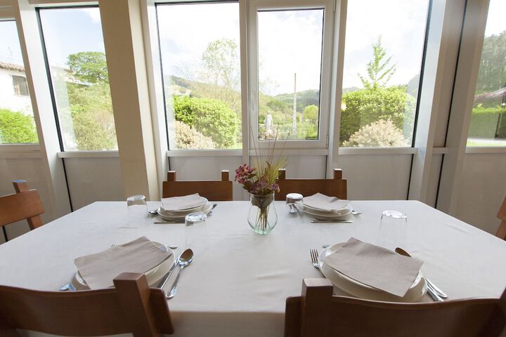 Dining 15 of 27