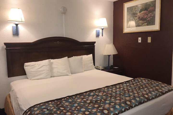 1 King Bed (11 of 18)