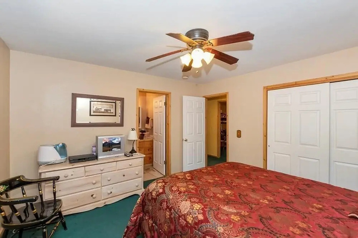 Room 5 of 15
