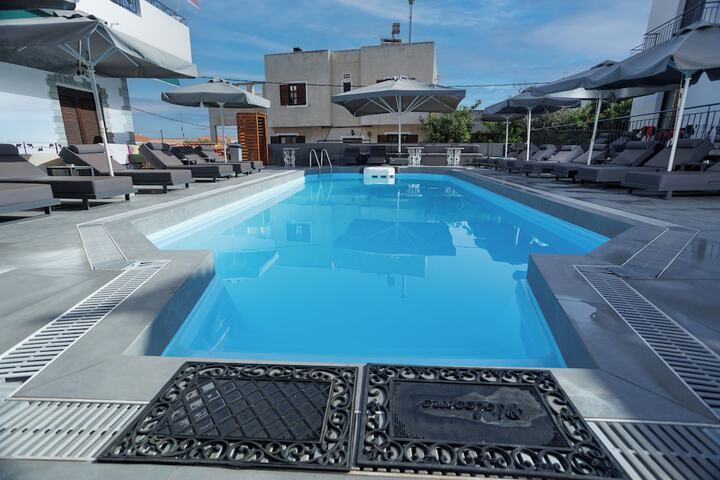 Pool 75 of 102