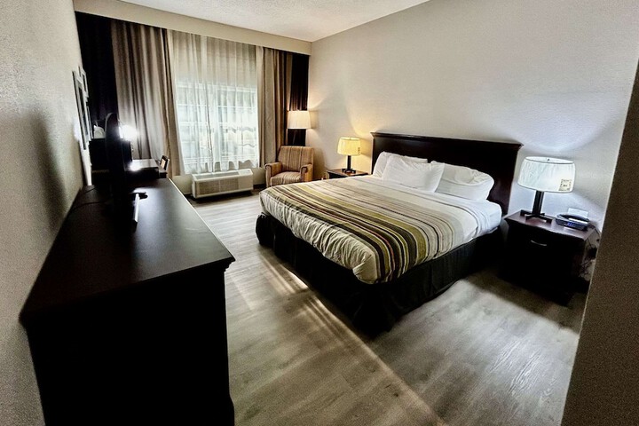Standard King Bed Accessible (14 of 28)