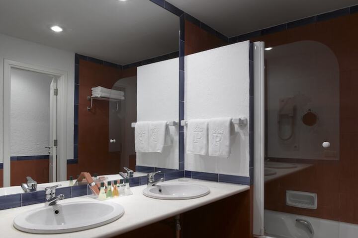 Room 10 of 29