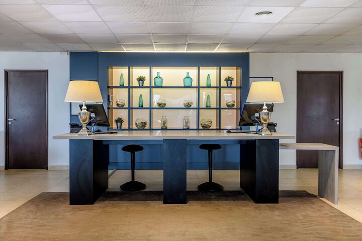 Entrance & Lobby