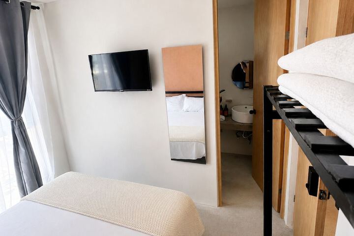 Room 2 of 28