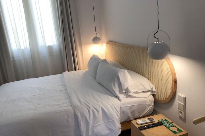 Room 42 of 61