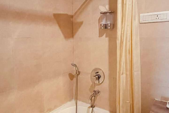 Room 17 of 24