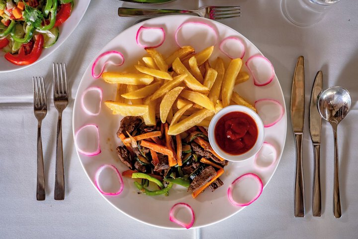 Dining 32 of 75
