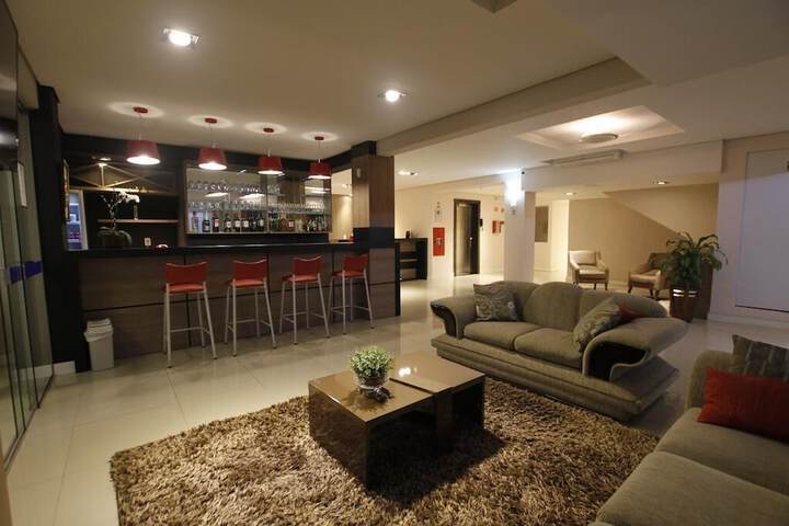 Lounge 33 of 38