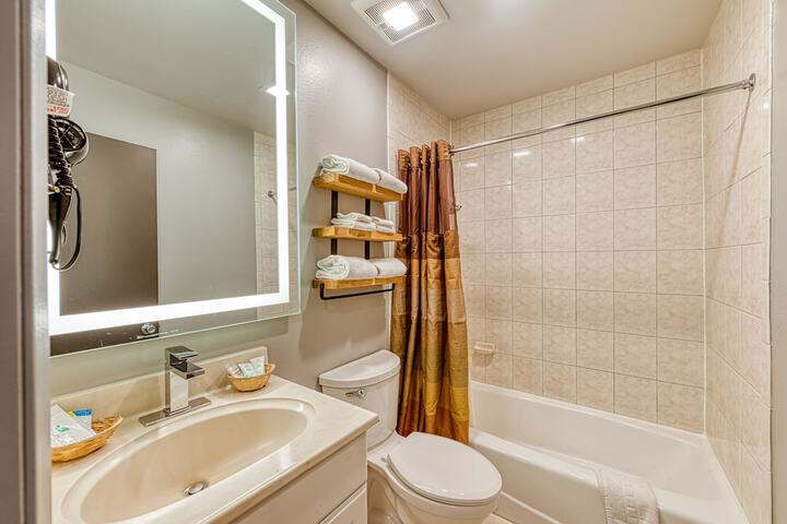 Room 21 of 28