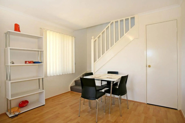 Room 6 of 9