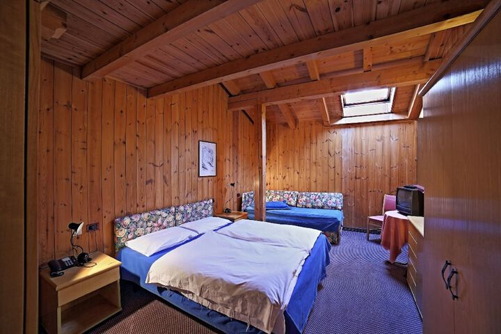 Room 7 of 52