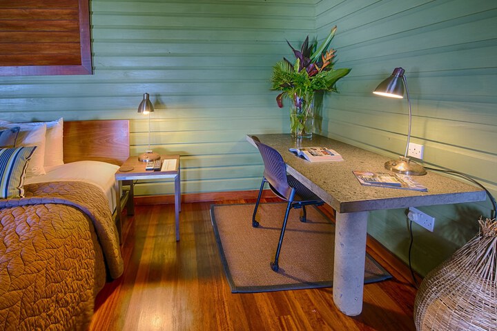 Room 4 of 62