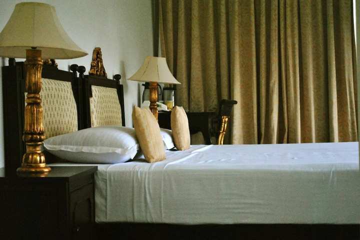 Room 2 of 18