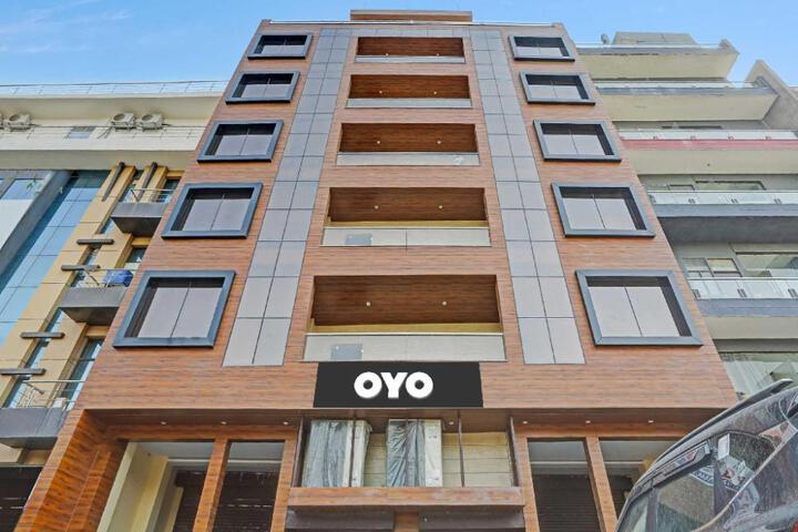 Capital O Mt. Corporate Stays Near Iskcon Temple Noida
