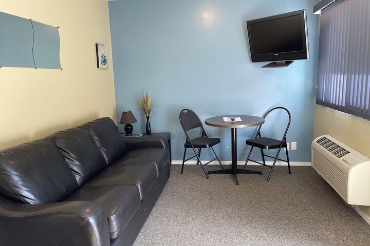 Room 9 of 25
