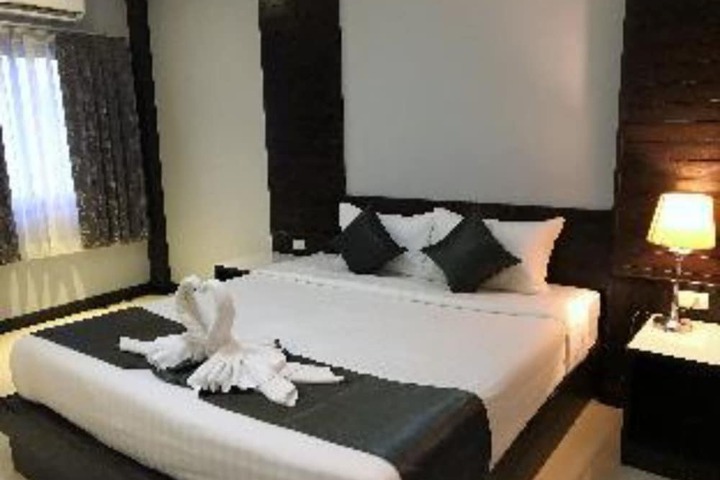 Room 9 of 50