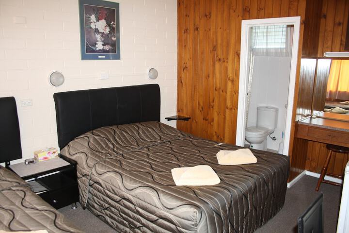 Room 6 of 27