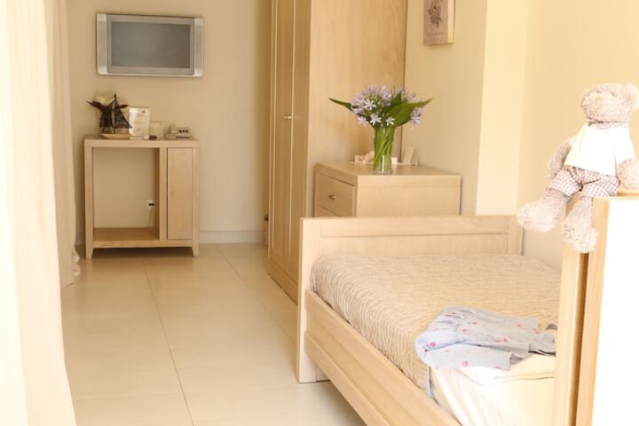 Room 8 of 87