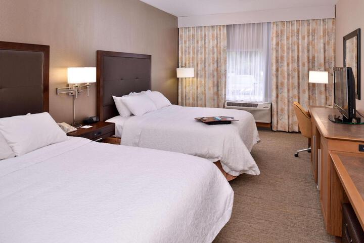2 Queen Beds (3 of 12)