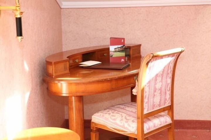 Room 9 of 35