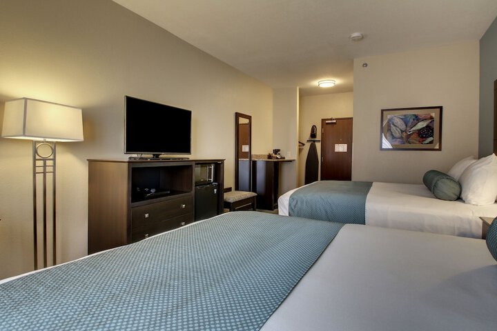 Quadruple Queen Bed (4 of 17)