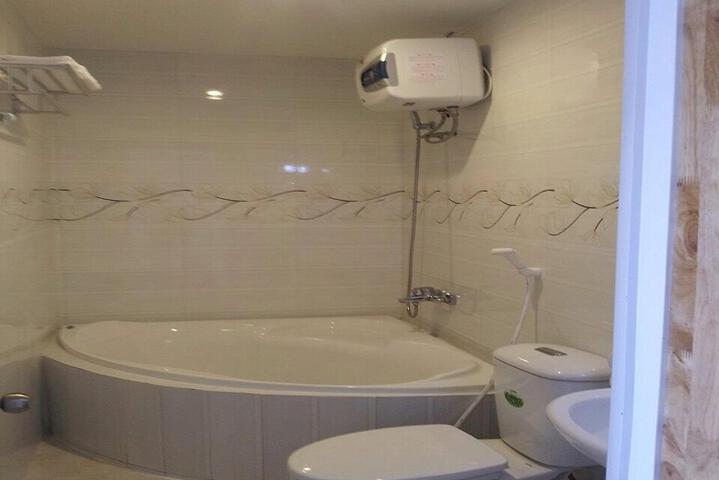 Room 1 of 6
