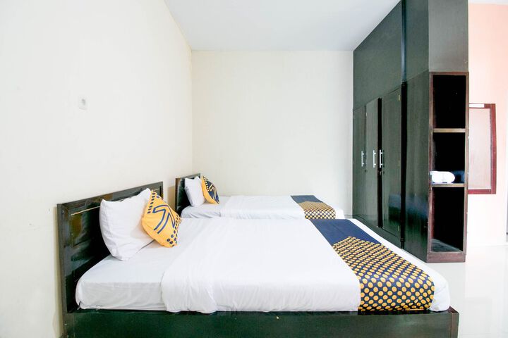 Room 10 of 34