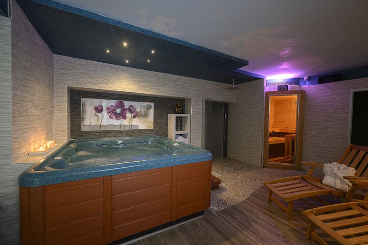 Spa 50 of 71