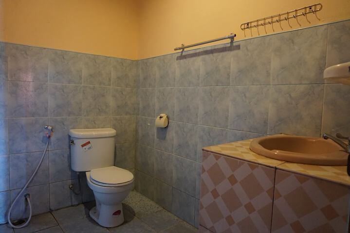 Room 28 of 28
