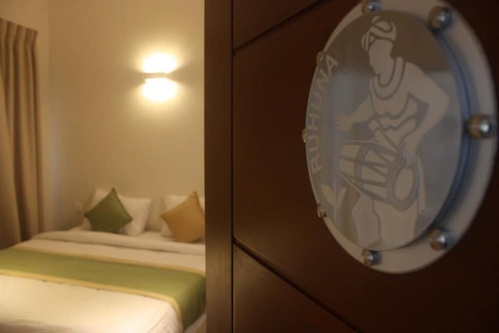 Room 4 of 12