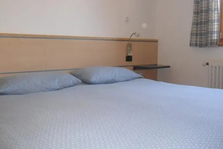 Room 7 of 10