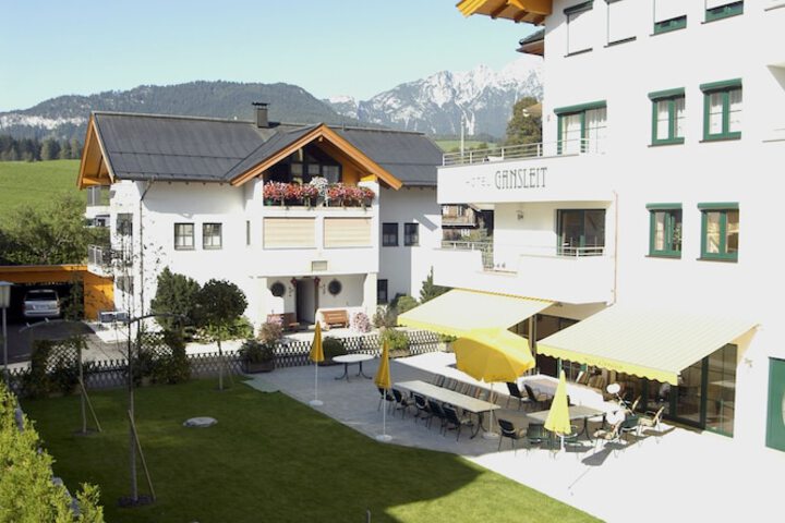 Hotel Exterior 80 of 82