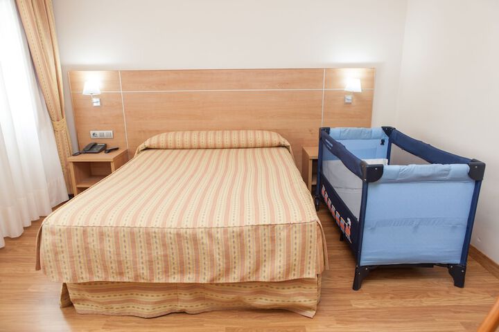 Room 10 of 37