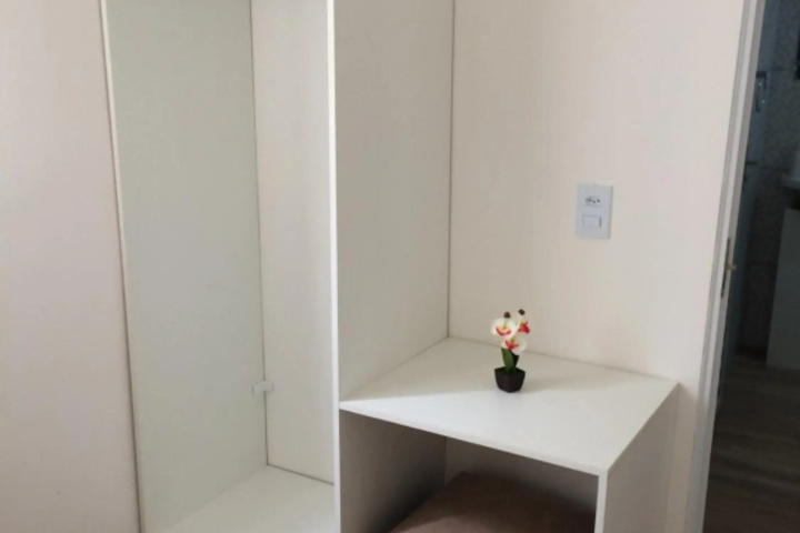Room 6 of 14