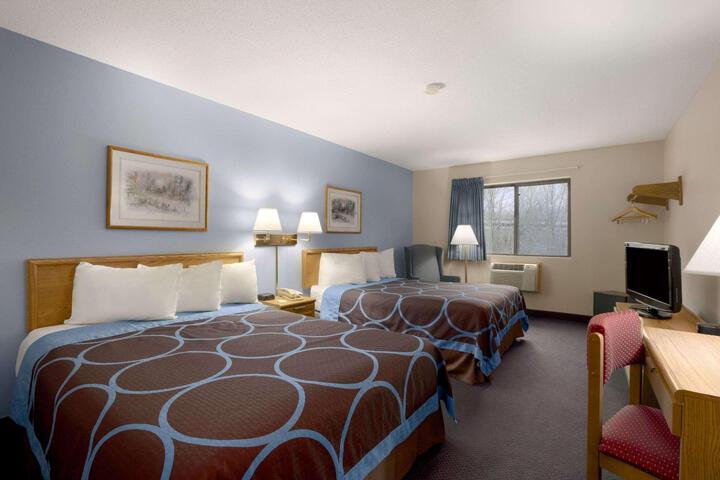 1 Queen Bed (8 of 9)