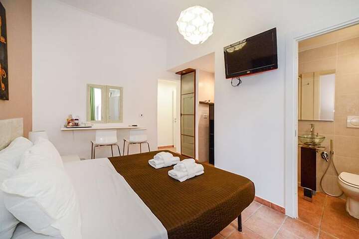 Room 18 of 18