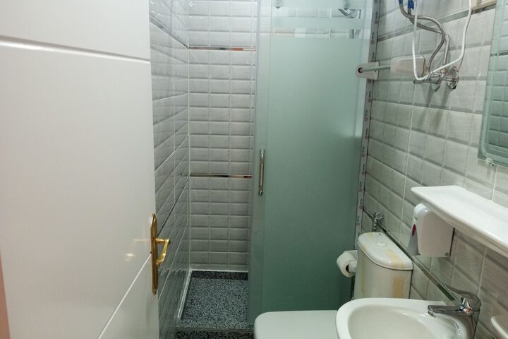 Room 65 of 80