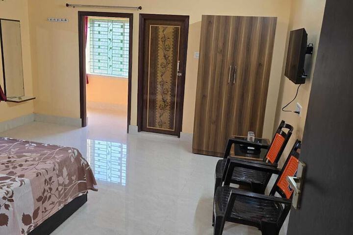 Room 3 of 8